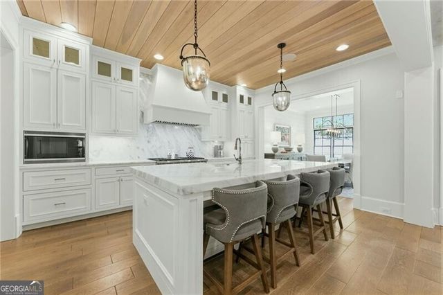 4384 Powers Ferry Road NW, Atlanta, GA 30327