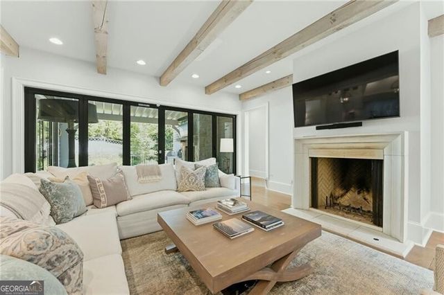 4384 Powers Ferry Road NW, Atlanta, GA 30327