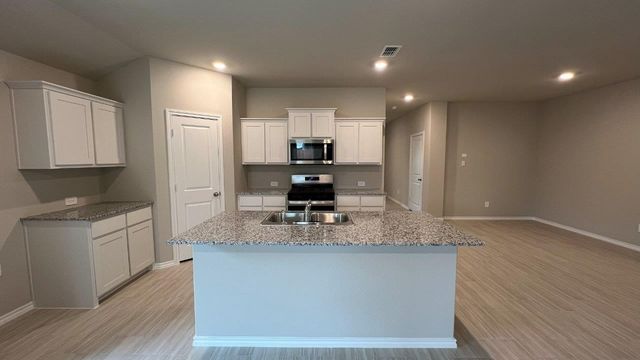 8509 HOLLYMEAD Lane, Fort Worth, TX 76131