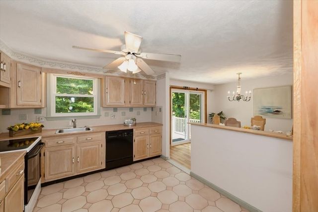179 Fox Hill Rd, Burlington, MA 01803