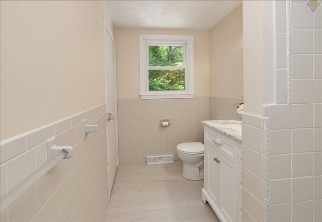 179 Fox Hill Rd, Burlington, MA 01803