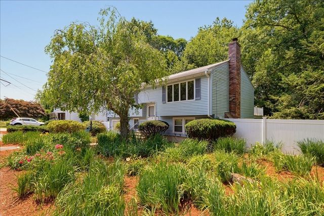 179 Fox Hill Rd, Burlington, MA 01803