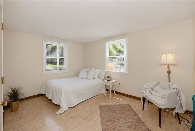 179 Fox Hill Rd, Burlington, MA 01803
