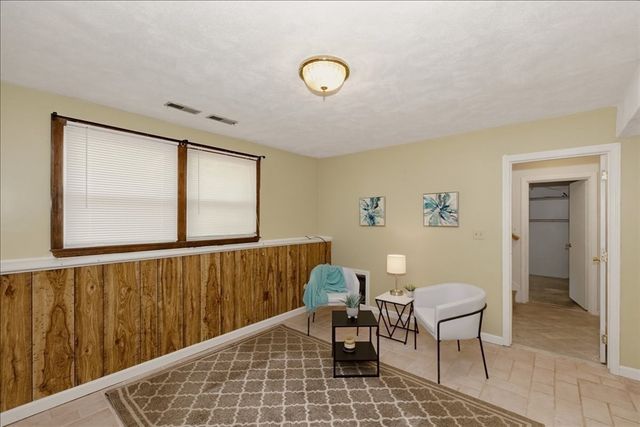 179 Fox Hill Rd, Burlington, MA 01803