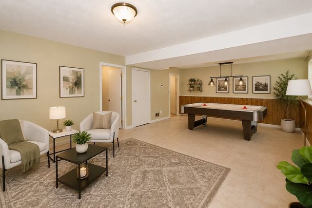179 Fox Hill Rd, Burlington, MA 01803