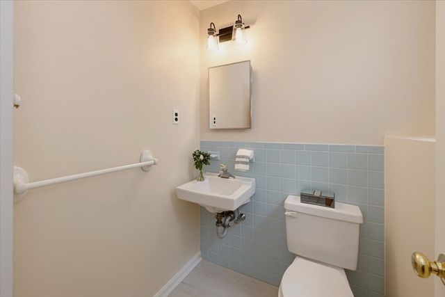 179 Fox Hill Rd, Burlington, MA 01803