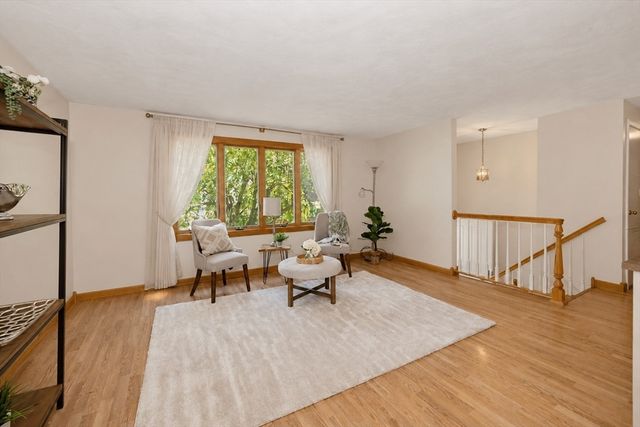 179 Fox Hill Rd, Burlington, MA 01803