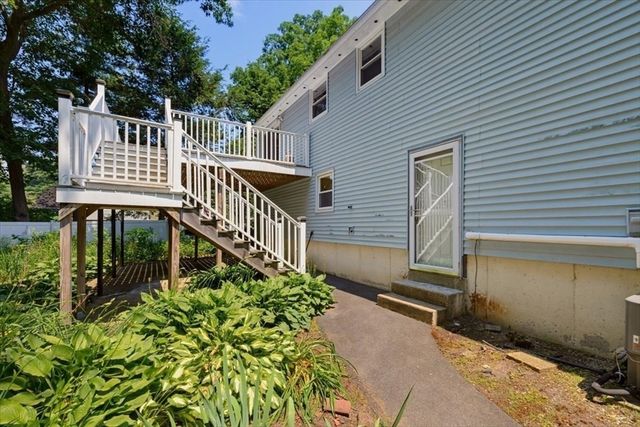 179 Fox Hill Rd, Burlington, MA 01803