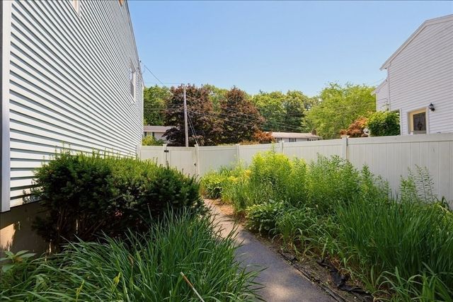179 Fox Hill Rd, Burlington, MA 01803