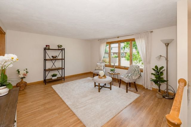 179 Fox Hill Rd, Burlington, MA 01803