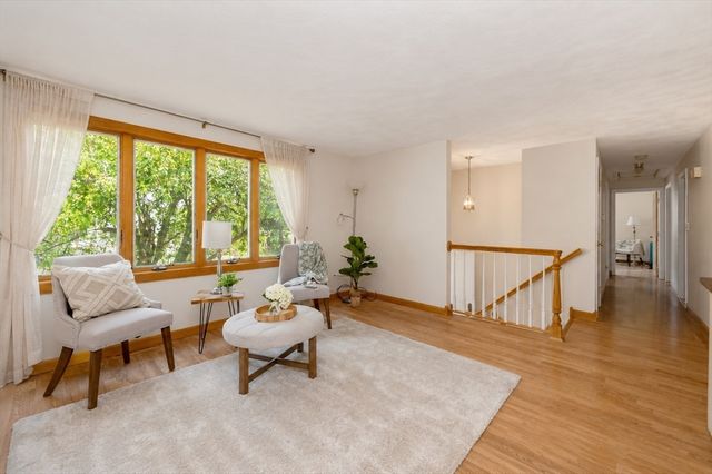 179 Fox Hill Rd, Burlington, MA 01803