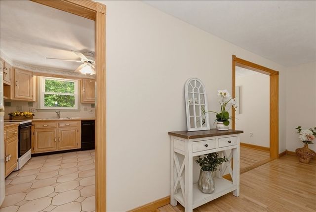 179 Fox Hill Rd, Burlington, MA 01803