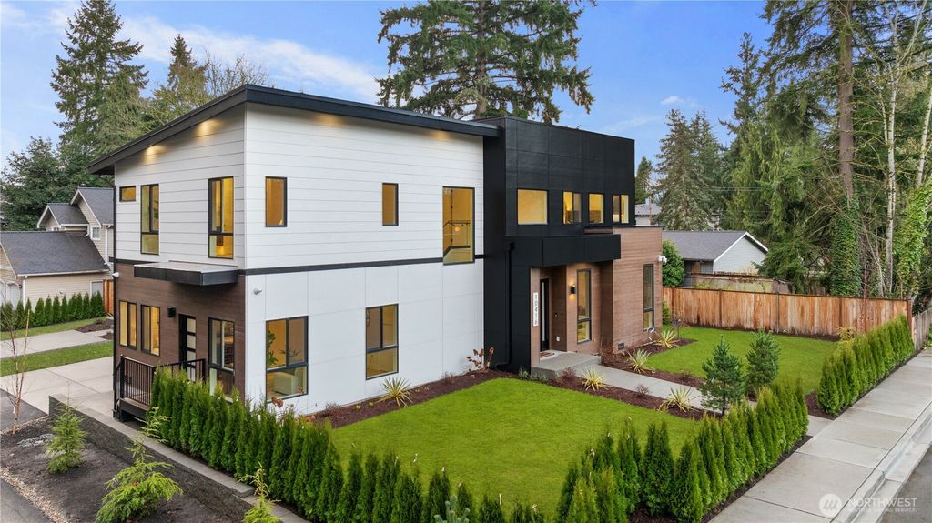 10416 130th Avenue NE, Kirkland, WA 98033