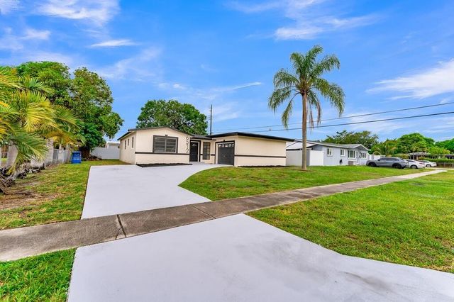 6572 Pierce Street, Hollywood, FL 33024
