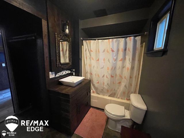 494 W Barnes Lake Road, Columbiaville, MI 48421