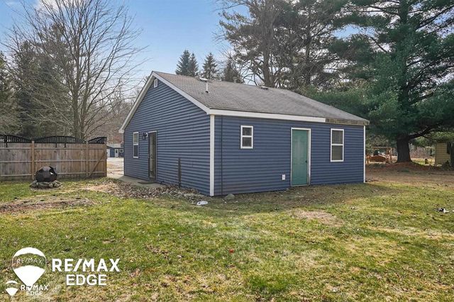 494 W Barnes Lake Road, Columbiaville, MI 48421