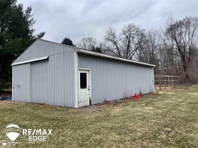 494 W Barnes Lake Road, Columbiaville, MI 48421