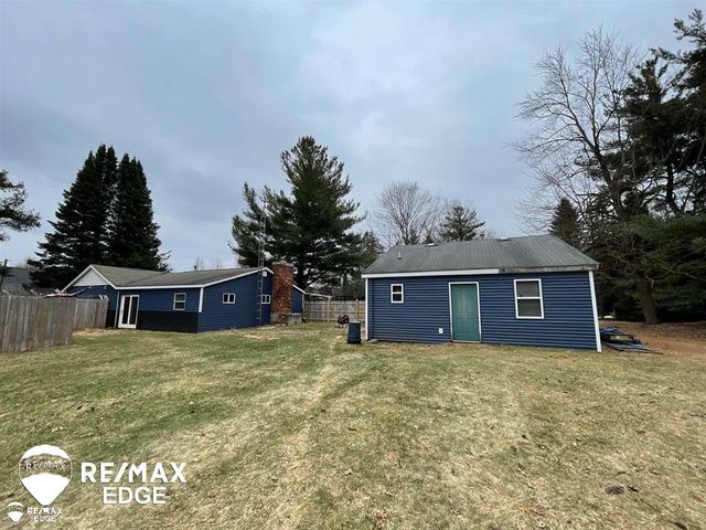 494 W Barnes Lake Road, Columbiaville, MI 48421