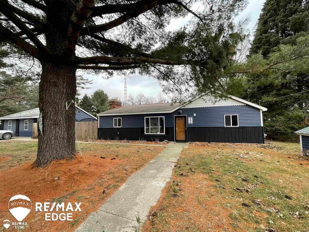 494 W Barnes Lake Road, Columbiaville, MI 48421