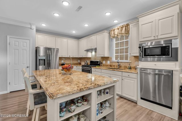 4 Bromley Lane, Manchester, NJ 08759