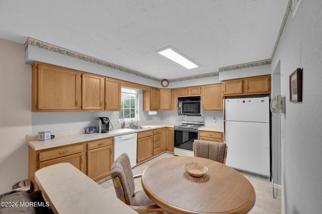 6 Everest Drive N, Brick, NJ 08724