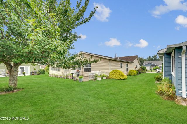 6 Everest Drive N, Brick, NJ 08724