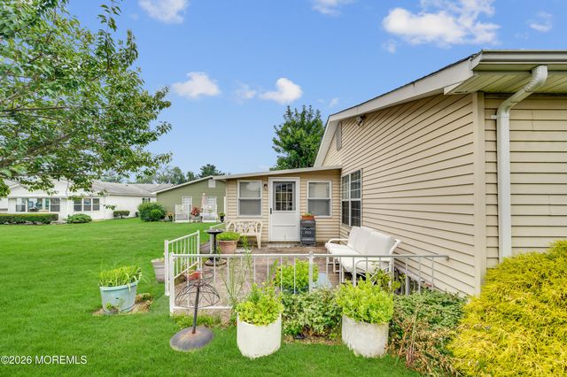 6 Everest Drive N, Brick, NJ 08724