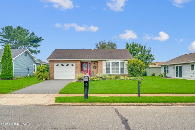 6 Everest Drive N, Brick, NJ 08724