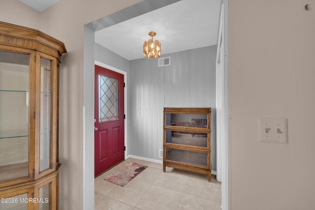 6 Everest Drive N, Brick, NJ 08724