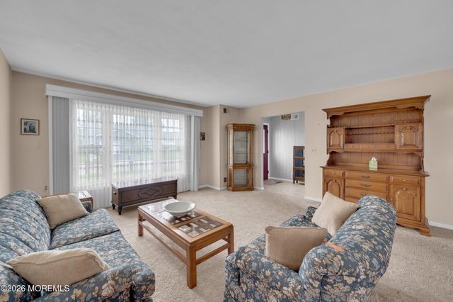 6 Everest Drive N, Brick, NJ 08724