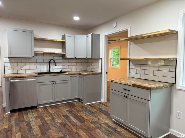 101 OAK Drive, Metropolis, IL 62960