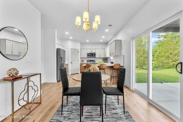 9300 River Trail Dr, Louisville, KY 40229
