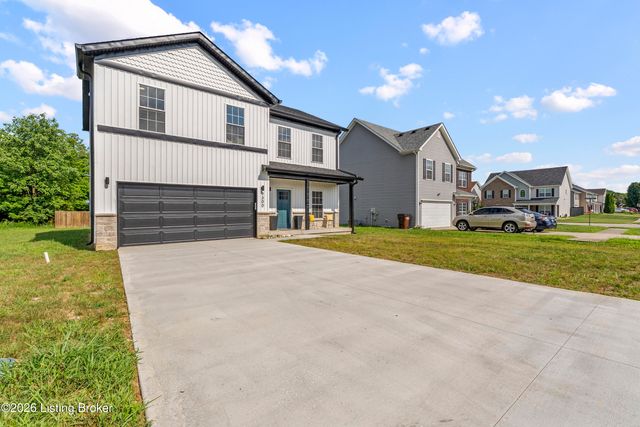 9300 River Trail Dr, Louisville, KY 40229