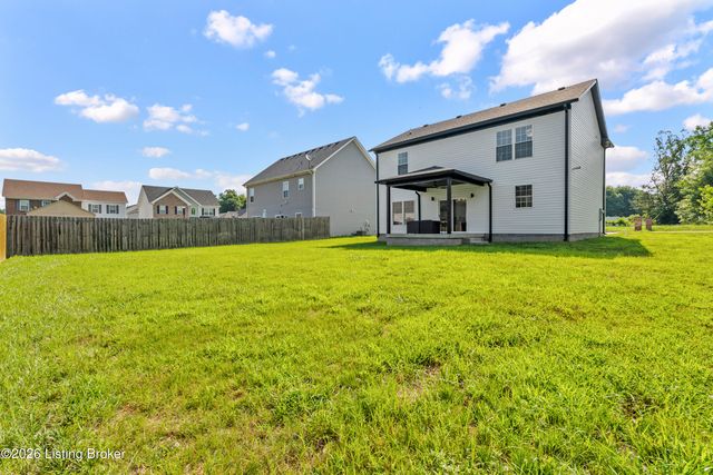 9300 River Trail Dr, Louisville, KY 40229