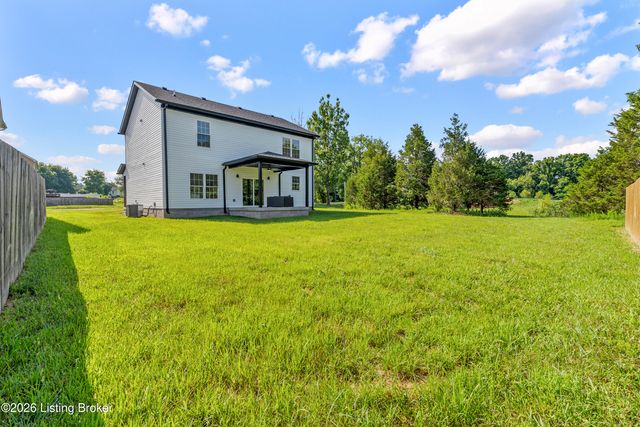 9300 River Trail Dr, Louisville, KY 40229