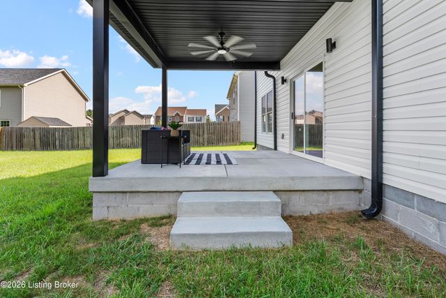 9300 River Trail Dr, Louisville, KY 40229