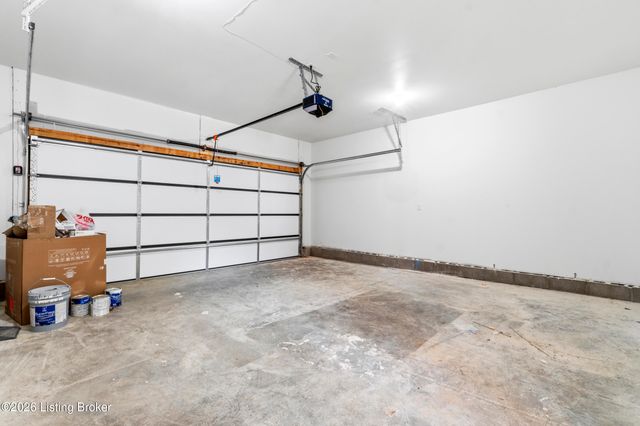 9300 River Trail Dr, Louisville, KY 40229