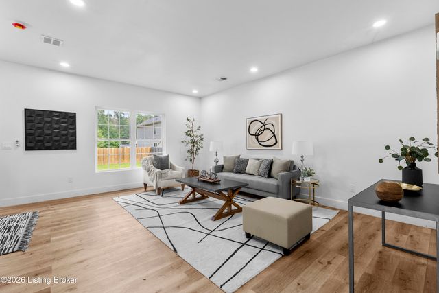 9300 River Trail Dr, Louisville, KY 40229