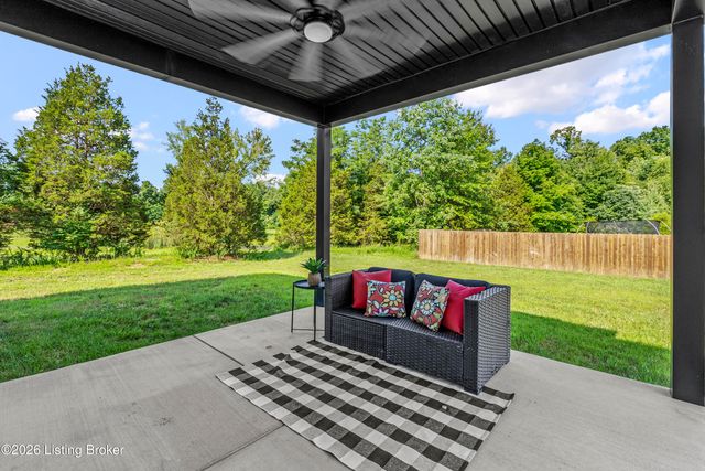 9300 River Trail Dr, Louisville, KY 40229