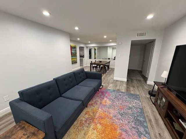 355 N Post Oak Lane 641, Houston, TX 77024