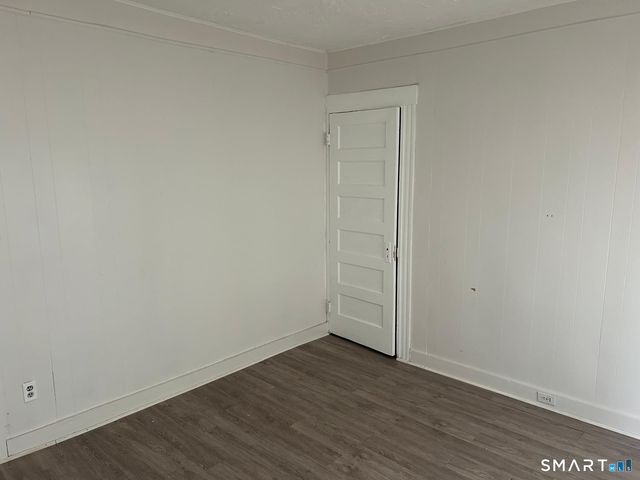 88 Waldorf Avenue, Bridgeport, CT 06605