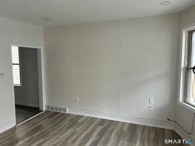 88 Waldorf Avenue, Bridgeport, CT 06605