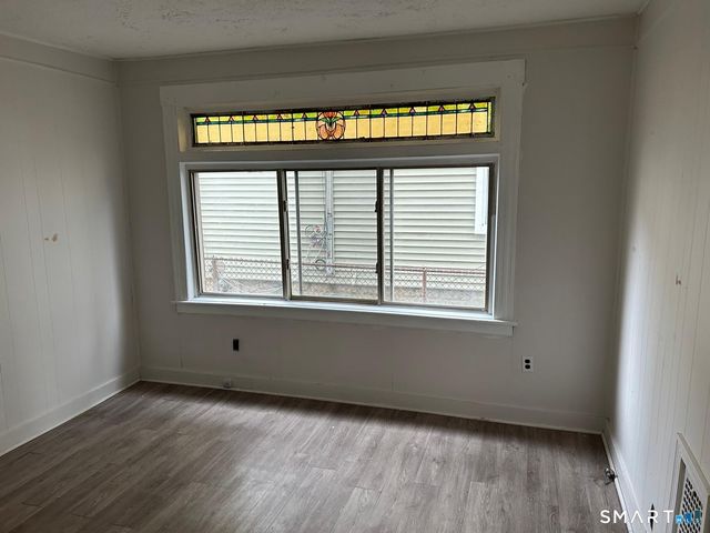 88 Waldorf Avenue, Bridgeport, CT 06605