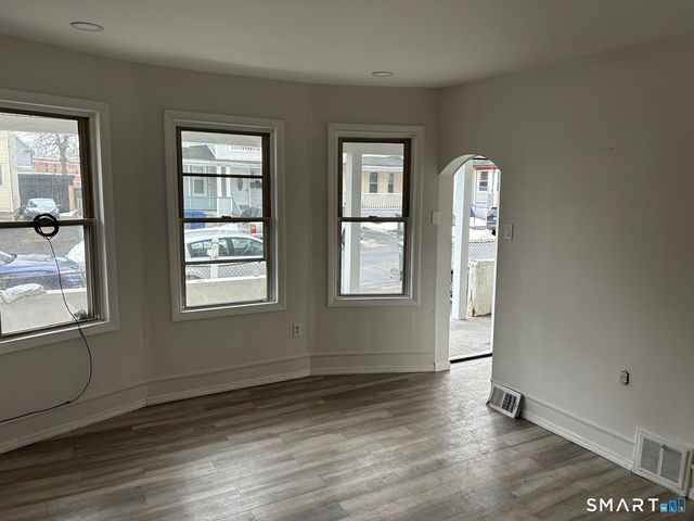 88 Waldorf Avenue, Bridgeport, CT 06605