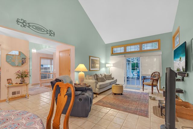 2026 N Windham Court, Arlington Heights, IL 60004