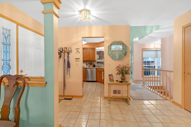 2026 N Windham Court, Arlington Heights, IL 60004