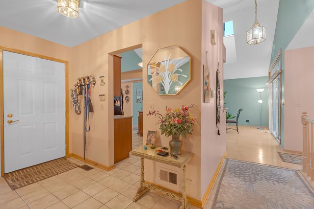 2026 N Windham Court, Arlington Heights, IL 60004