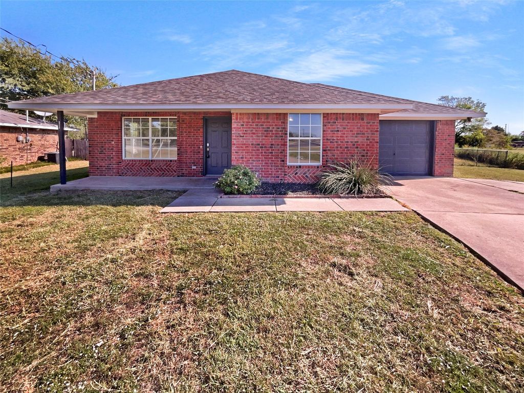 251 Green Acres Drive, Palmer, TX 75152
