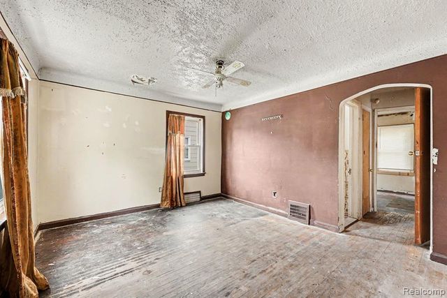 15363 Plainview Avenue, Detroit, MI 48223