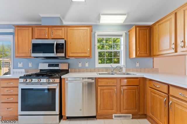 2 Edelweiss Way, White Twp., NJ 07823